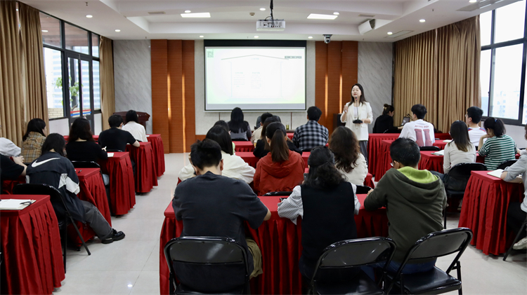 集團(tuán)公司組織開展棉麻大講堂第1期—企業(yè)合同風(fēng)險(xiǎn)防范培訓(xùn)會(huì)